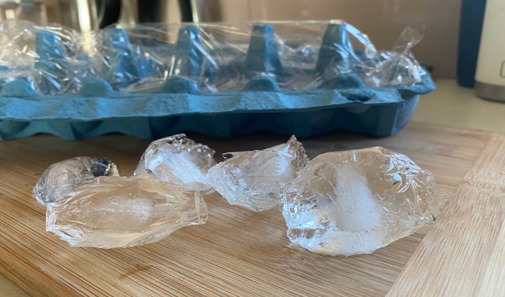 How to Make Ice Cubes Without Tray