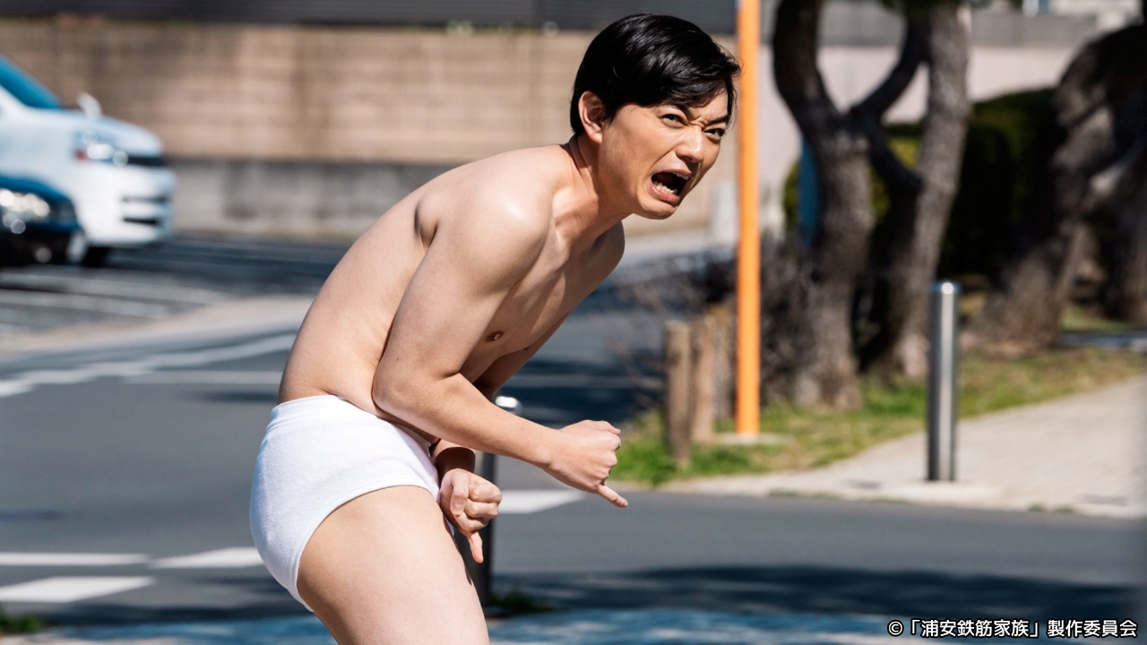 街中の全裸男はなぜ現れる？公然わいせつの罰則と心理的背景を徹底解剖