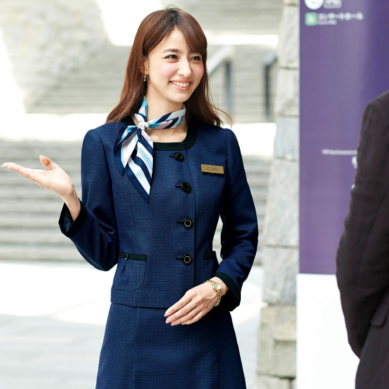 観光の象徴が変わる！大手各社バスガイド制服リニューアルの深層