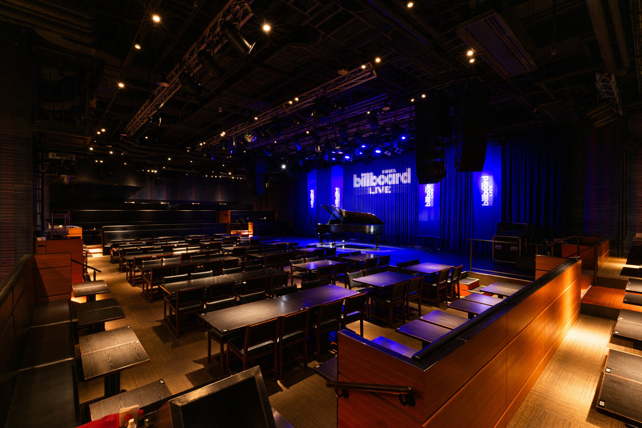 ビルボードライブ大阪で後悔しない！おすすめ座席の見え方とドレスコードの真相