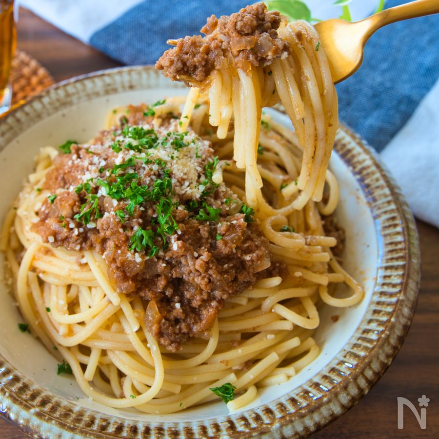 トマト缶なしで作る極上ミートソース！ケチャップと隠し味の黄金比レシピ