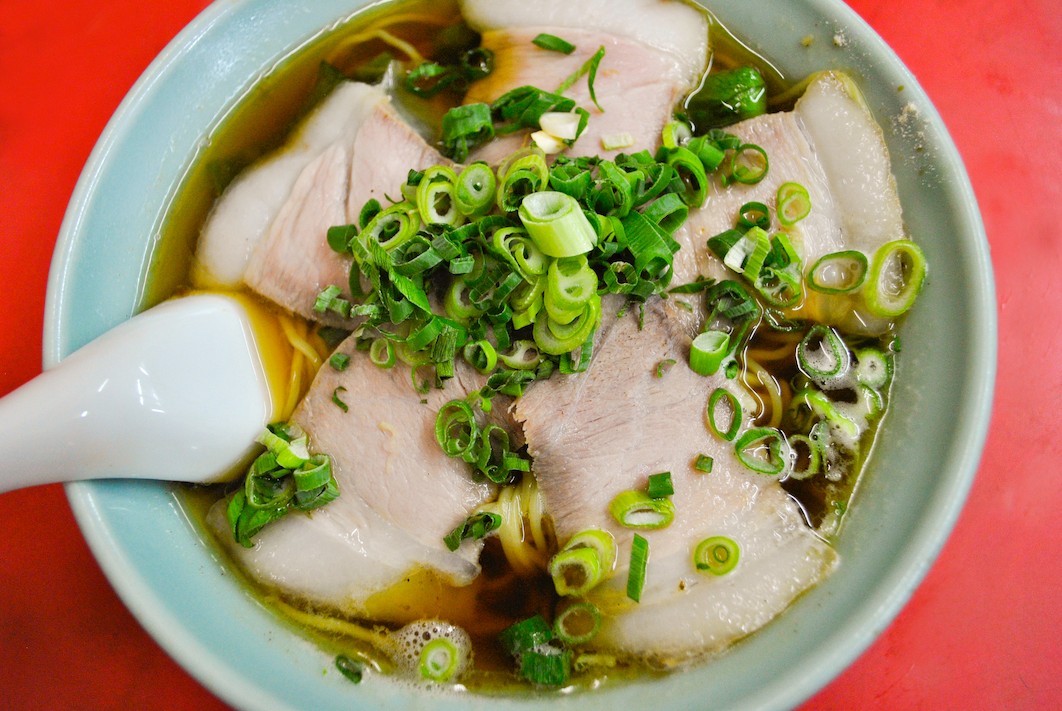 【2026年最新】あっさり出汁と「ニンニク封印」の衝撃。なぜいま、世界の食通が「京都 中華」に熱視線を送るのか？