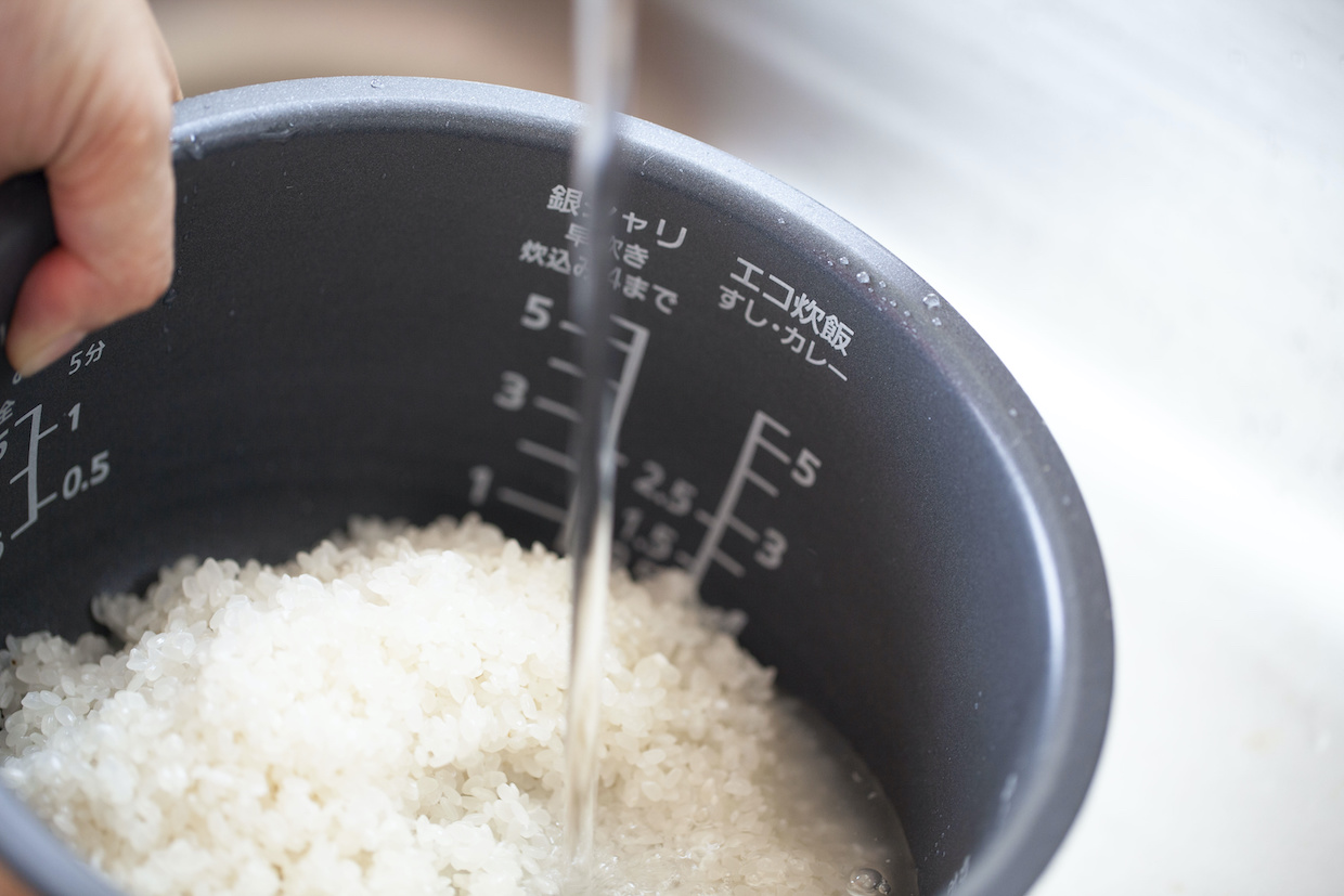 無洗米が劇的に美味しくなる炊き方！まずい・固いを防ぐ水の黄金比