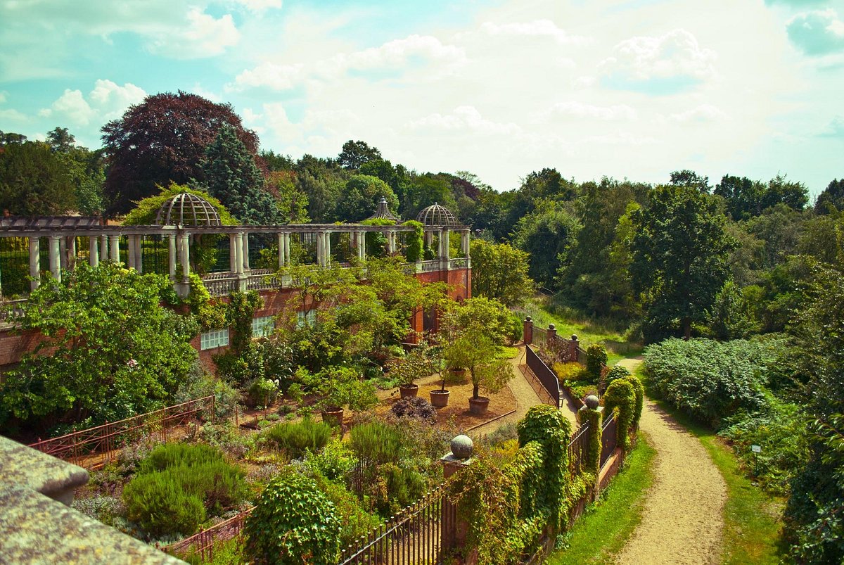 The Hill Garden and Pergola Inverforth Close London