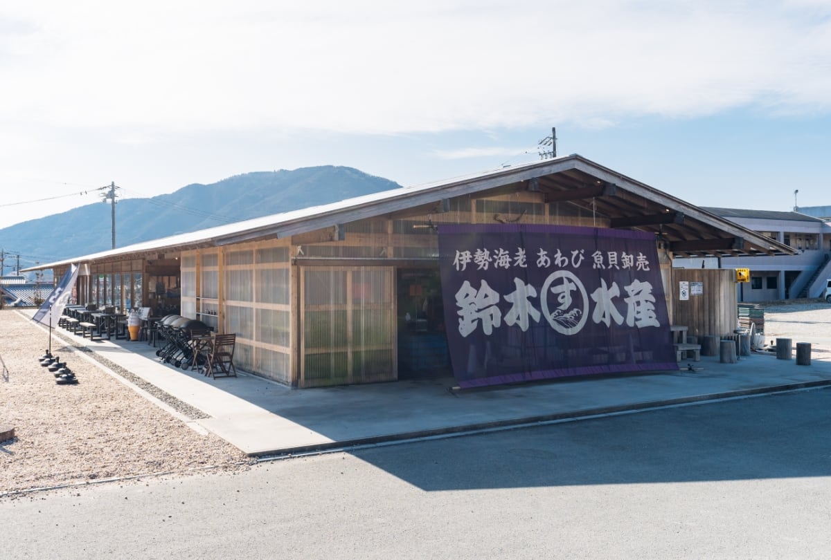 築地の老舗「鈴木水産 本店」極上生うに＆まぐろ丼と行列回避術