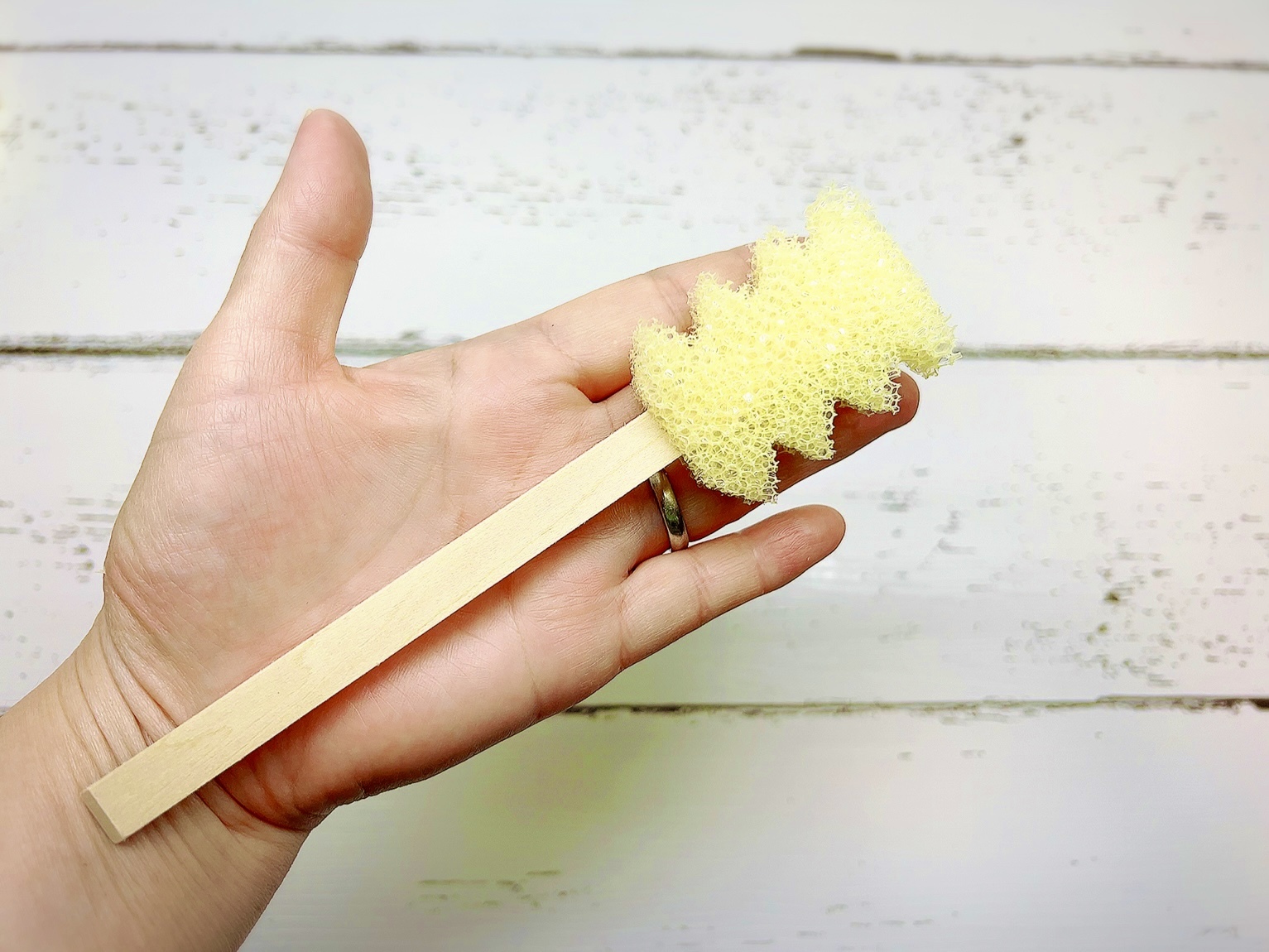ダイソースポンジ棒が完売続出？神Diy活用術と売り場の真相を追う