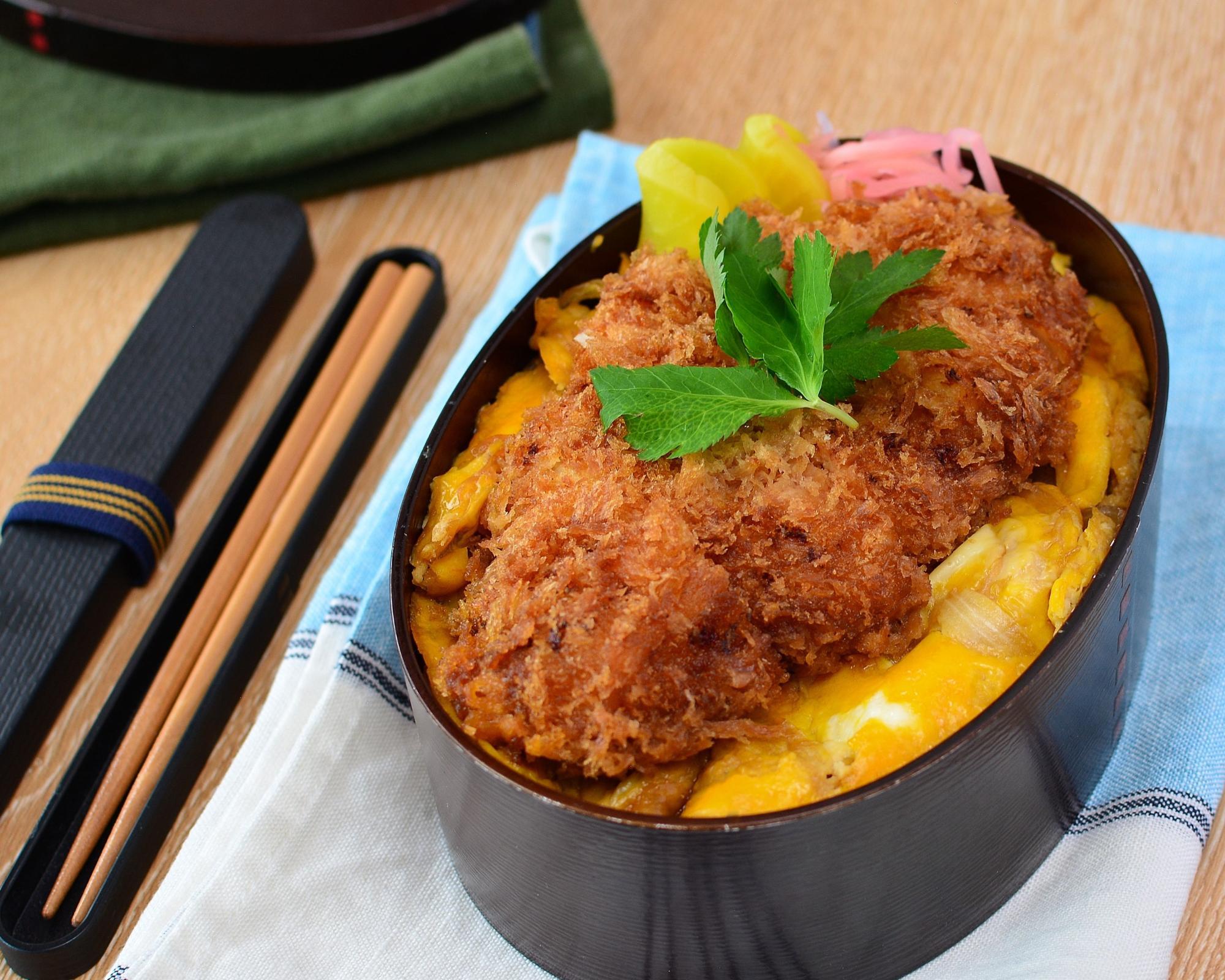 なぜ冷めてもサクサク？カツ丼弁当が劇的においしくなるプロの裏ワザ徹底解説