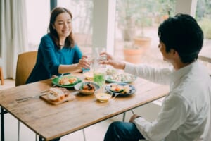 「半同棲」とは違う？2026年のカップルが選ぶ「週末タイパお泊まり」のリアルと最新マナー