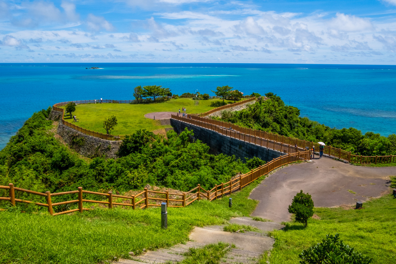 なぜ知念岬公園は沖縄随一の絶景？2026年最新の回り方と魅力を徹底解説