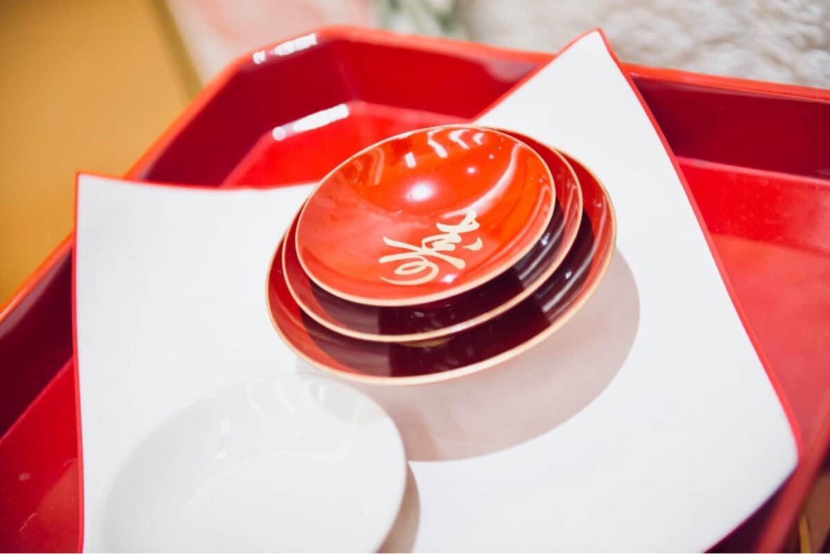 【神前式】三々九度の作法と意味を解説！盃の順番や飲めない時の対処法