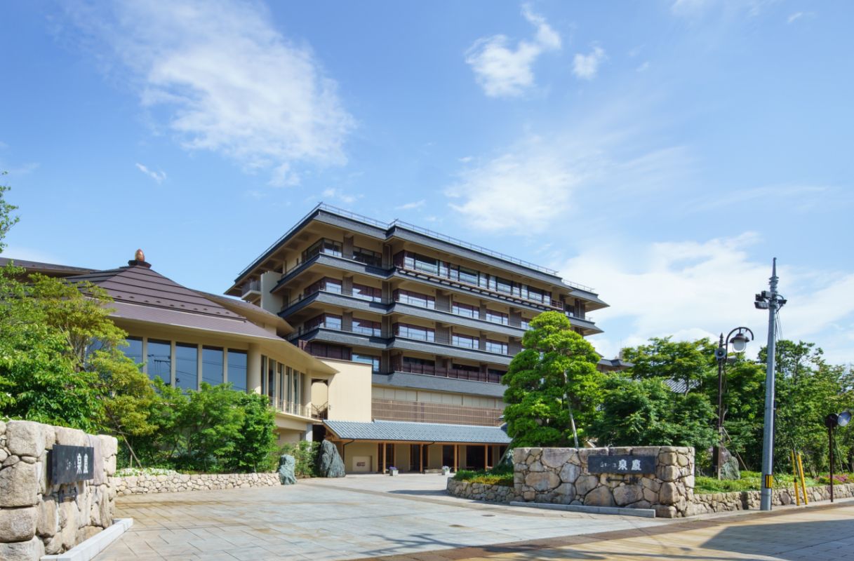 月岡温泉の泉慶がプロに選ばれる理由は？華鳳との違いと口コミ徹底解剖