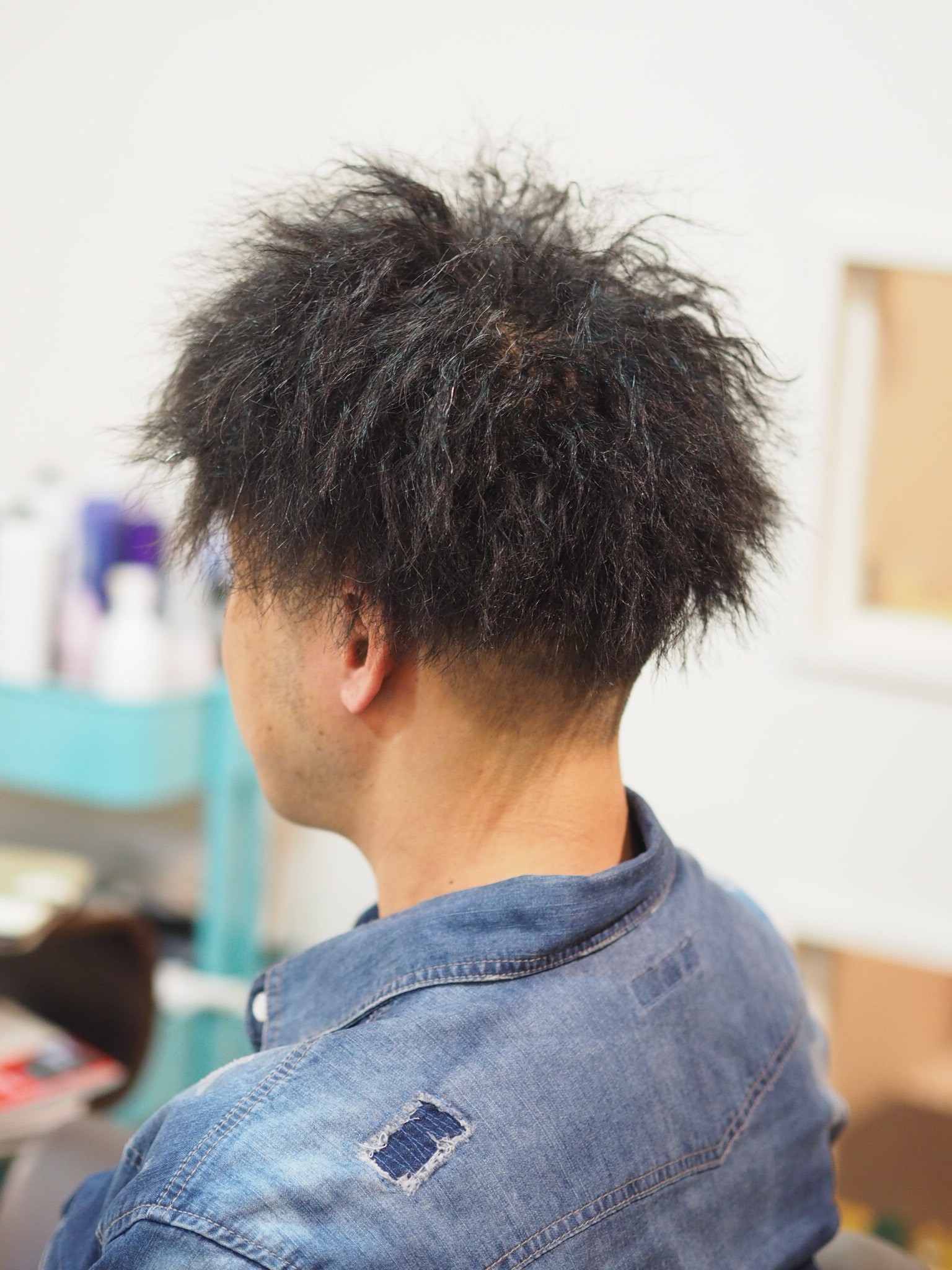 ボンバーヘアの頼み方とセット術！くせ毛の広がり改善策まで徹底解説