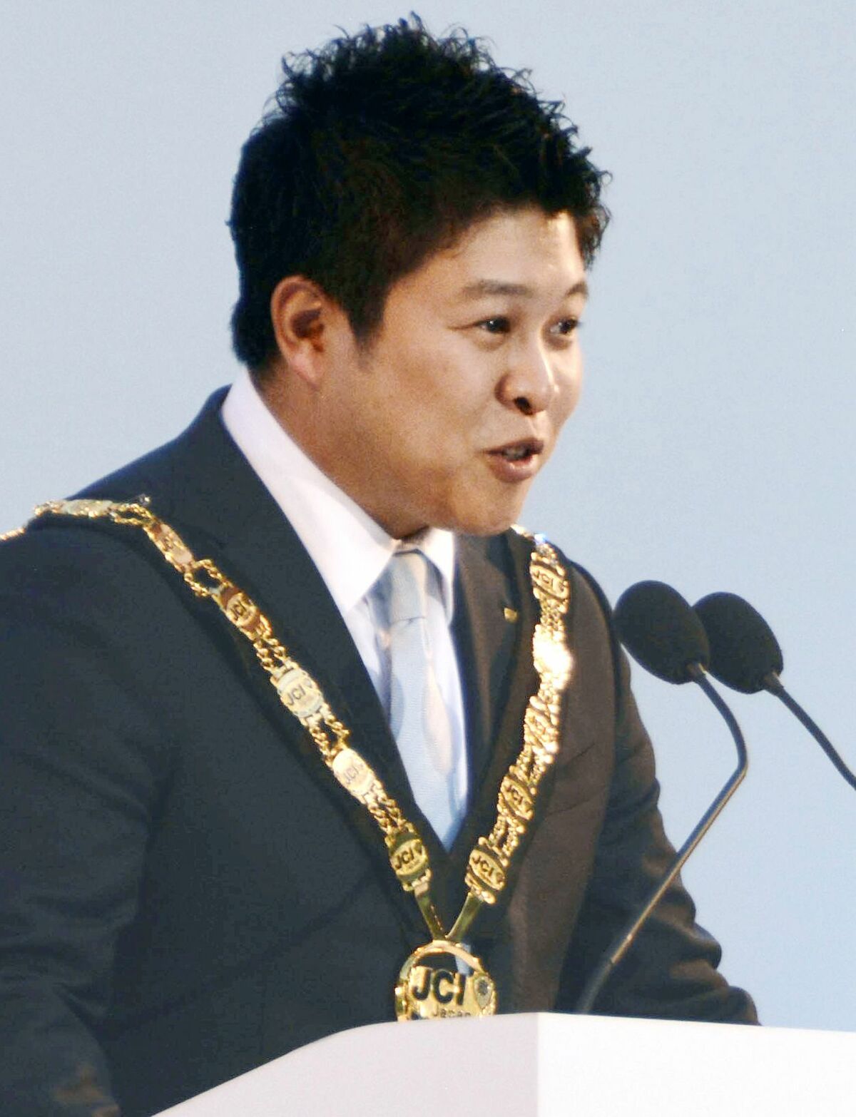 麻生太郎の子供は何人？長男・将豊と長女・彩子の現在と華麗なる家系図の真相