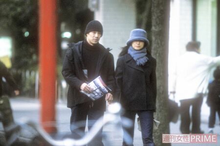 堤真一のプライベートに迫る：「謎の美女」と噂される妻の素顔と、私生活を徹底して隠し通す男の美学
