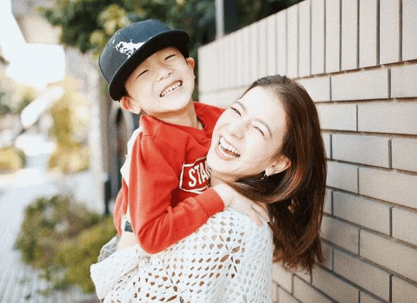 スザンヌ離婚の真相と慰謝料の全貌！斉藤和巳との現在と母の再起