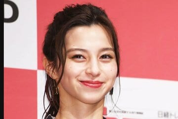 中条あやみ、電撃婚から3年目のリアル。It社長との「格差婚」下馬評を覆した夫婦の現在地と2026年の新境地