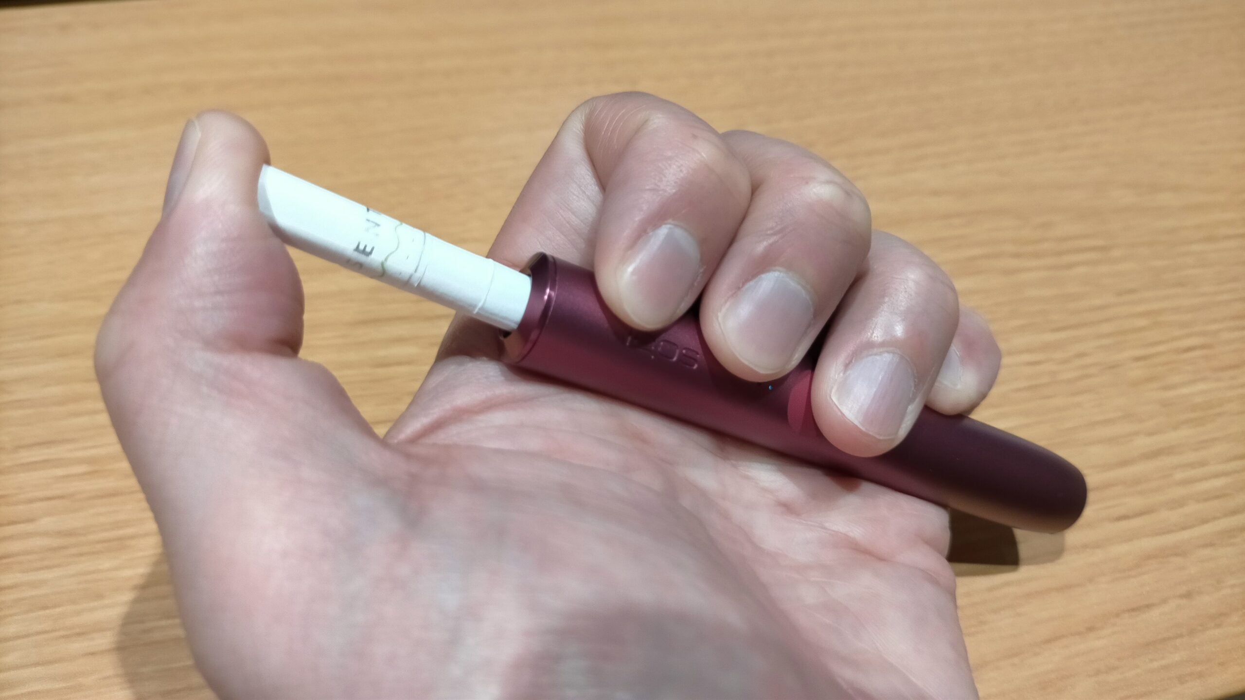 アイコスのヤニ汚れは本当にゼロ？壁や歯の黄ばみと驚きの落とし方