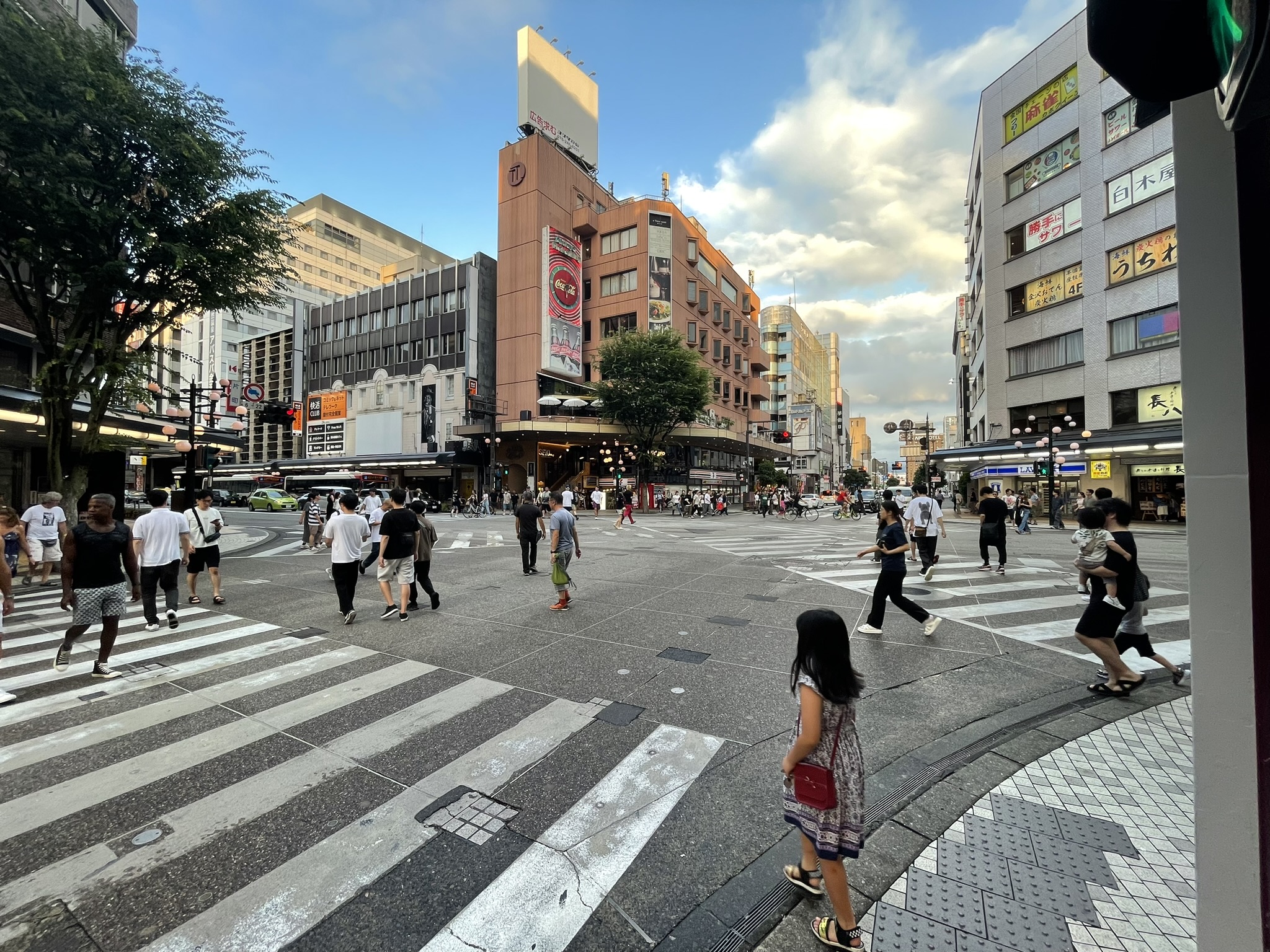 金沢・片町スクランブル交差点の今｜ライブカメラと混雑の真相に迫る