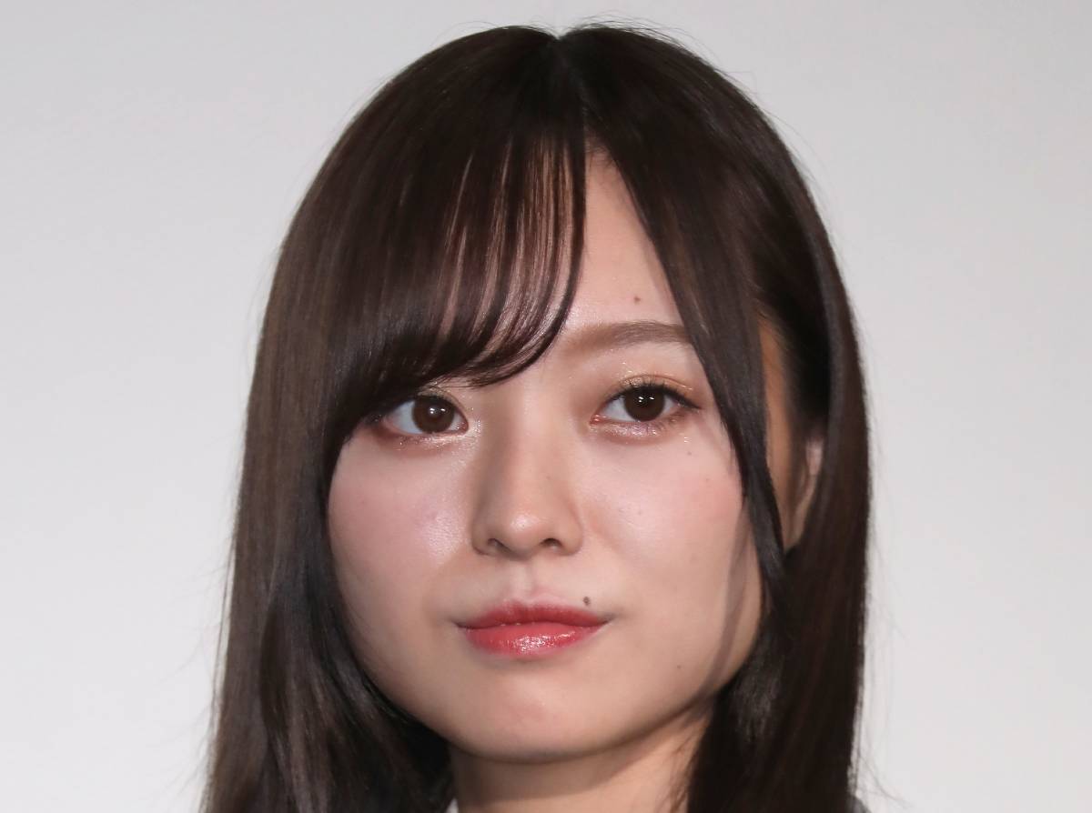 梅澤美波と白石麻衣のほくろは似てる？除去疑惑の真相を徹底比較！