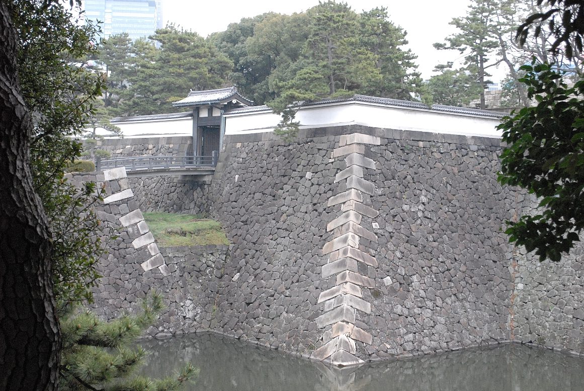 皇居東御苑・北桔橋門の謎に迫る！天守台最短ルートと跳ね橋の防衛史
