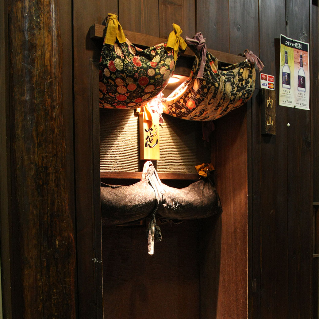なかめのてっぺん本店はなぜ予約困難？隠し扉と名物からすみ蕎麦の真相