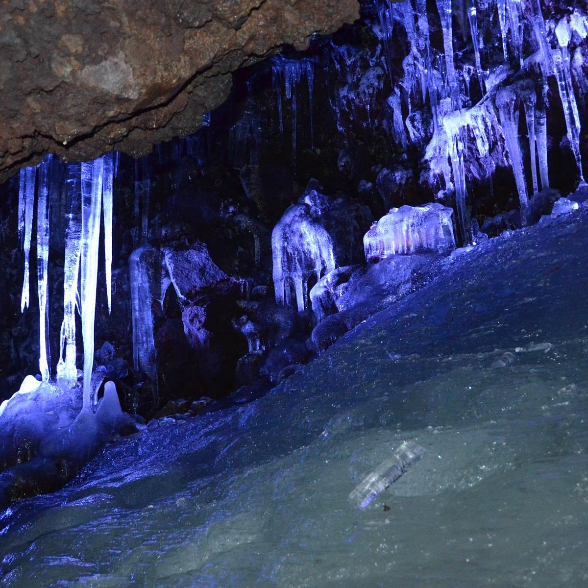鳴沢氷穴はなぜ危険と噂されるのか？混雑と服装・風穴との違いを徹底検証