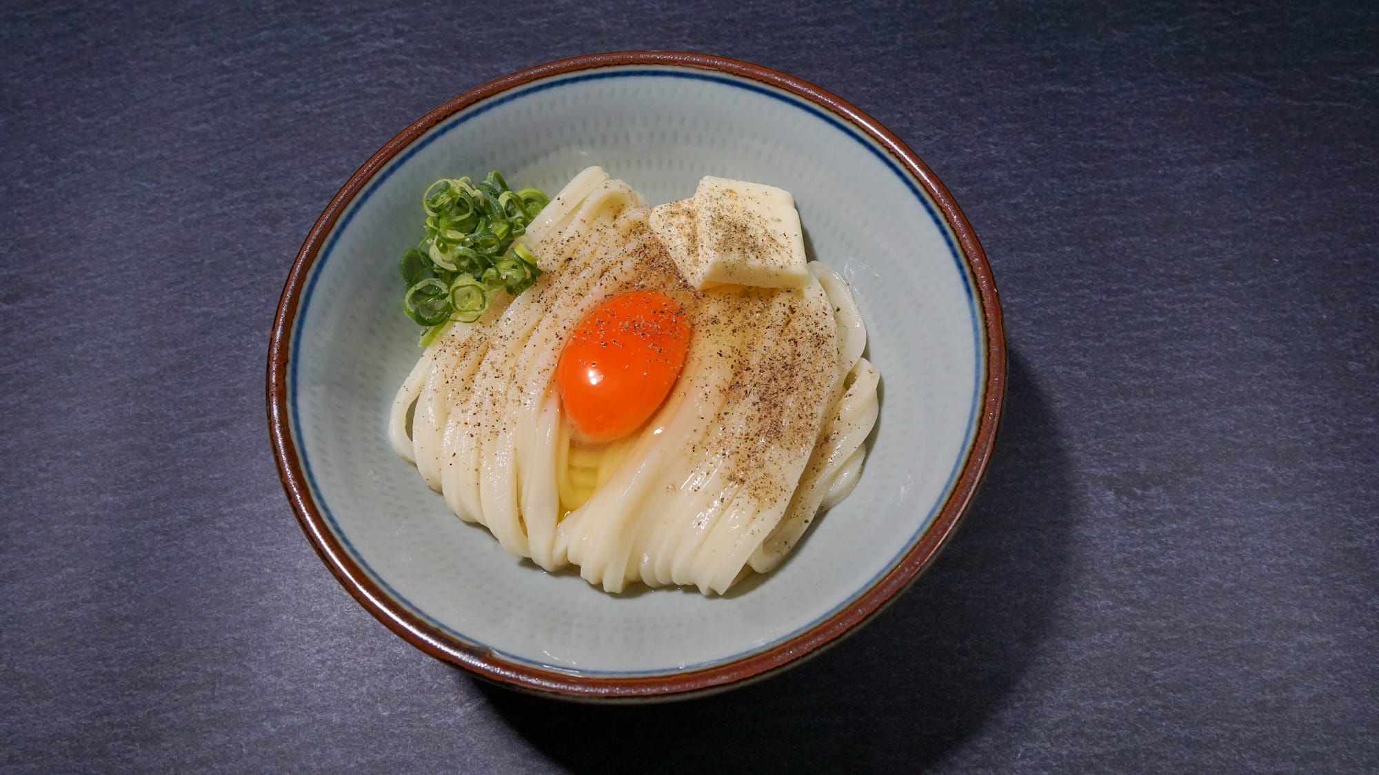 なぜ行列？ミシュラン名店「うどん一福」の極上細麺と必食メニューの真相
