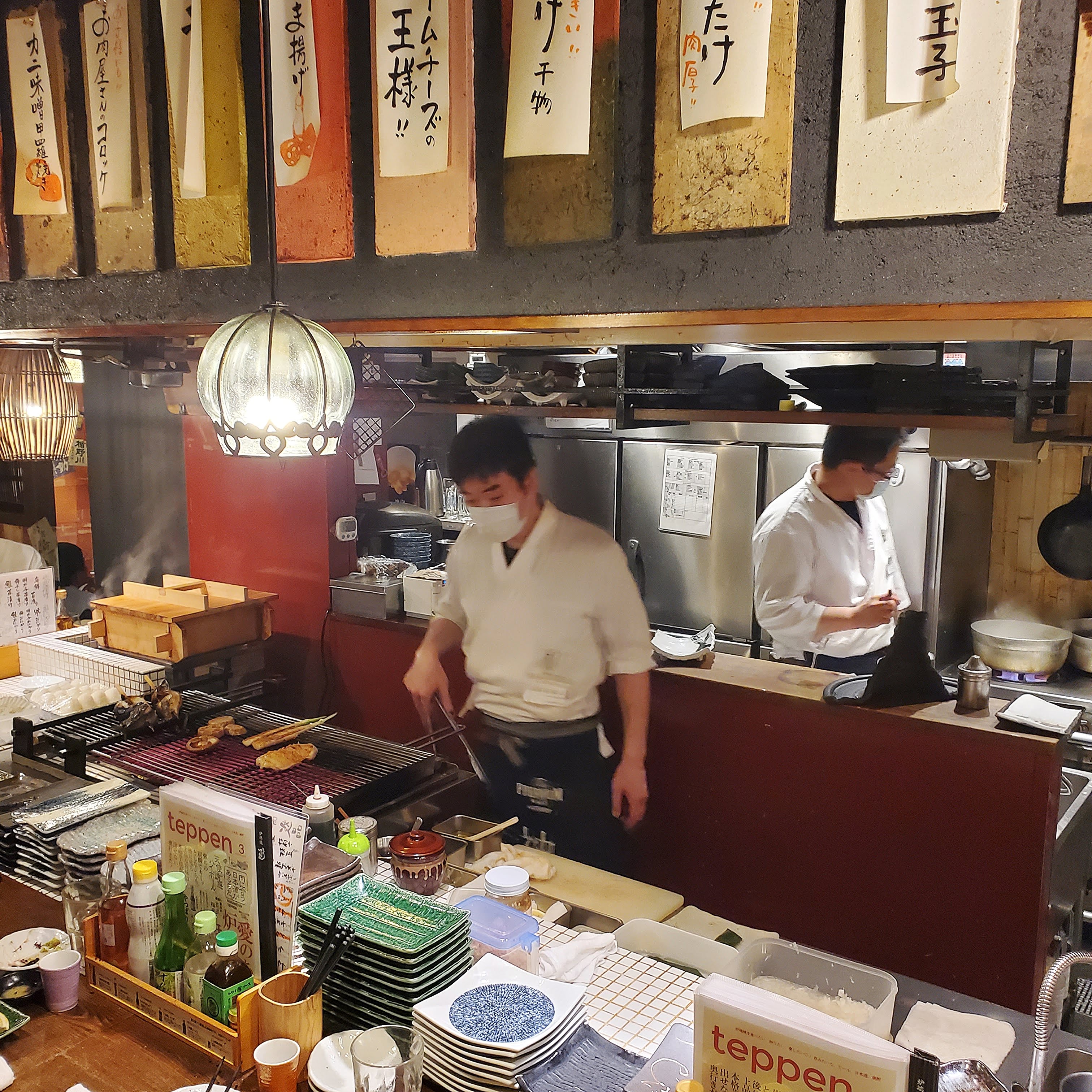 なかめのてっぺん横浜みなとみらいが話題沸騰！炉端焼きの真相と予約完全攻略
