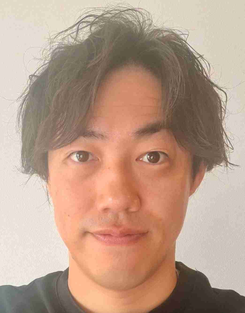 小栗康之の経歴と現在の活動は？噂の真相やプロフィールを徹底解説
