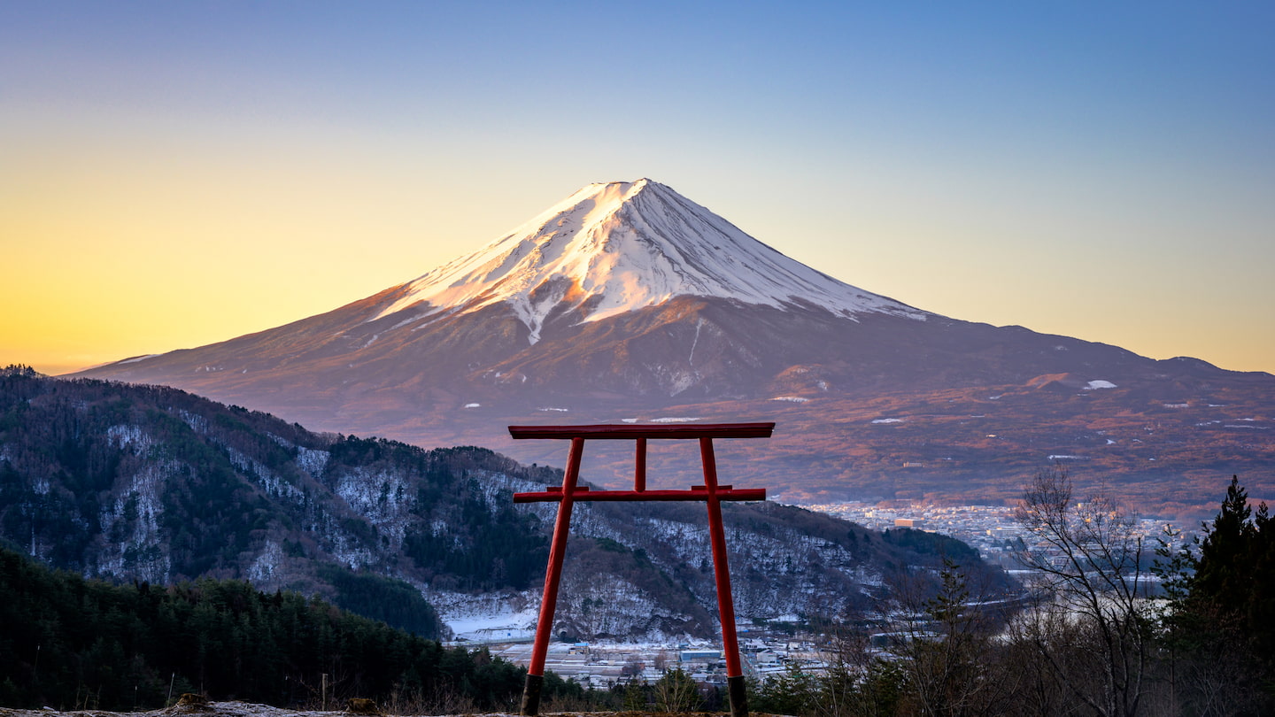 なぜ富士山に浅間神社？全国1300社の謎と山頂奥宮の真相を徹底解説