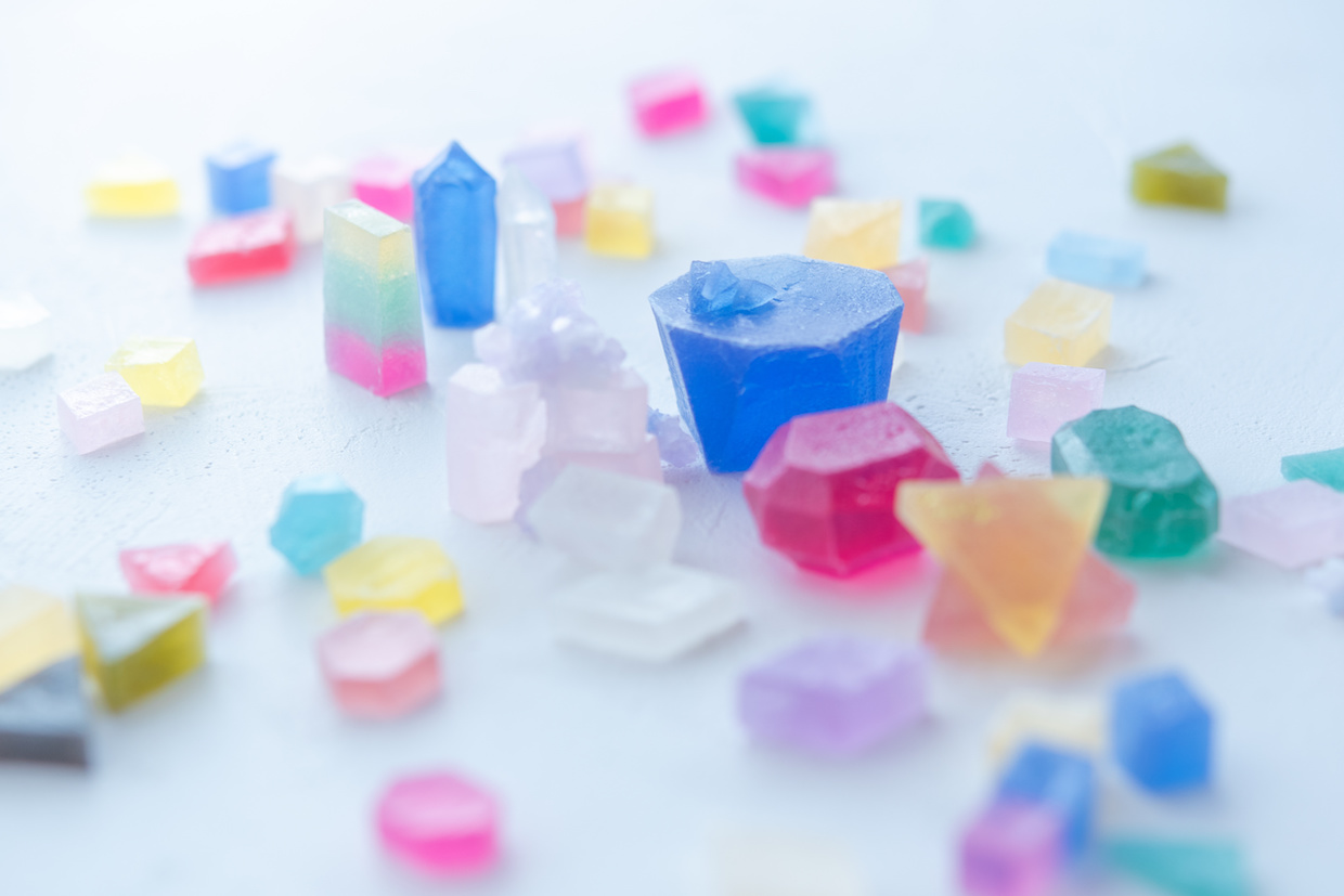 琥珀糖とは？食べる宝石の正体とまずい噂の真相・簡単レシピまで徹底解説