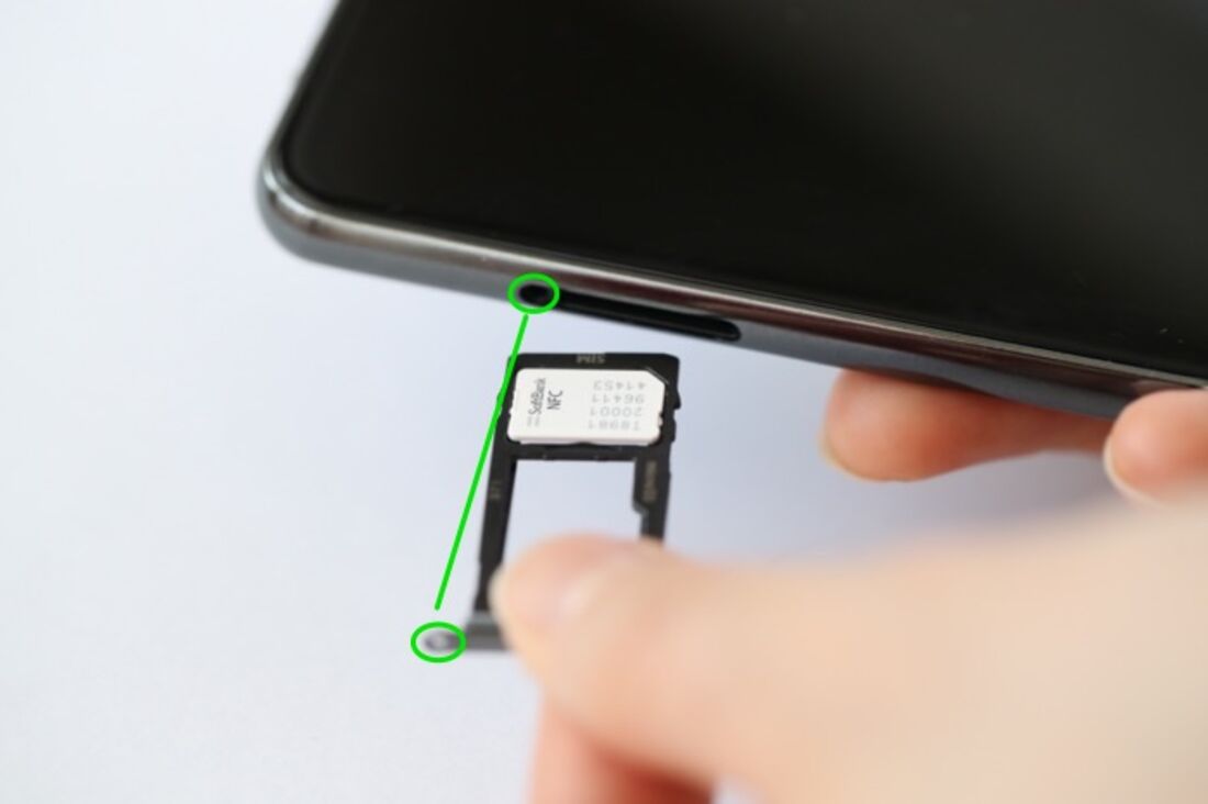 AndroidのSimカード取り出し方を徹底解説！ピンなし代用や開かない時の対処法