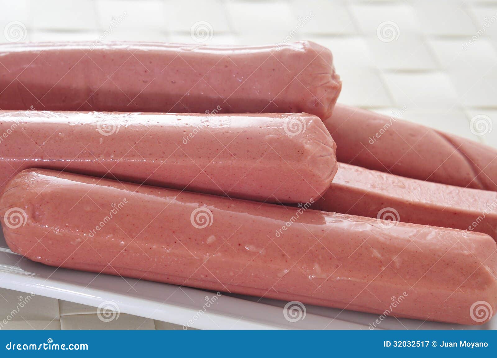 Should You Eat Hot Dogs Raw