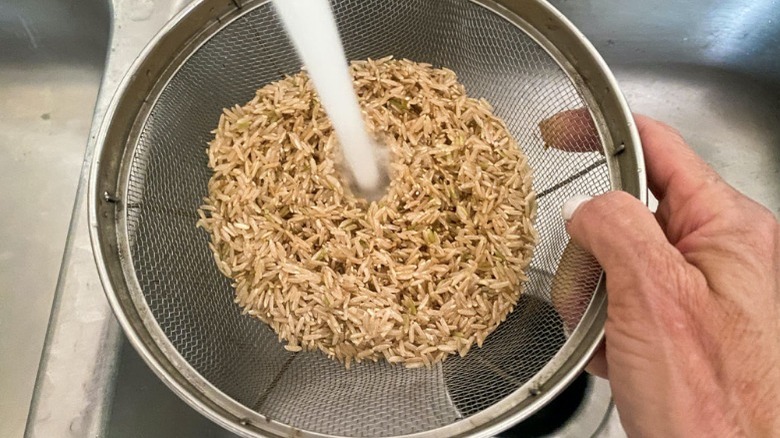 Should I Rinse Brown Rice Before Cooking