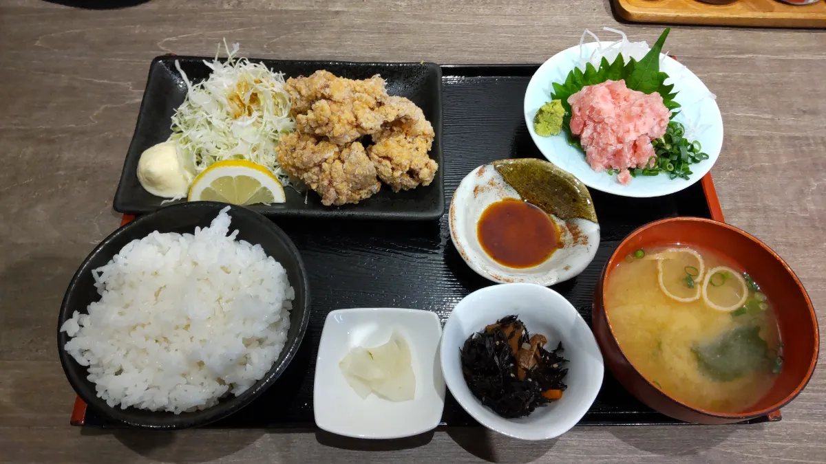 なぜもみいち食堂は行列が絶えない？絶品海鮮丼の評判と最新攻略法