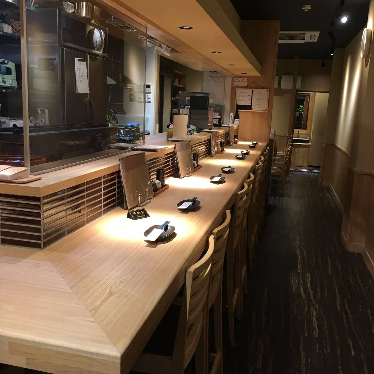 「ごはんとお酒 なが坂」人気の秘密！絶品料理と銘酒、評判を徹底解剖