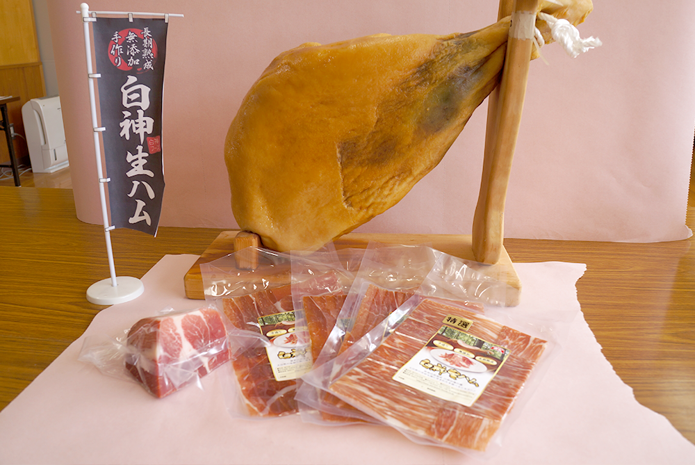 2026年、日本のリビングを占拠する「巨大な肉」の正体——家庭用生ハム原木ブームが魅せる禁断の沼と現実