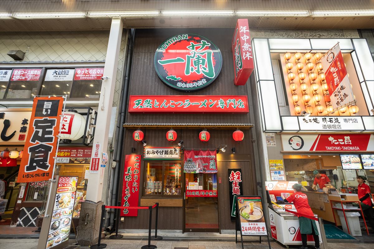 なぜ道頓堀の一蘭は並ぶ？本館・別館の違いと待ち時間ゼロ化の裏ワザ