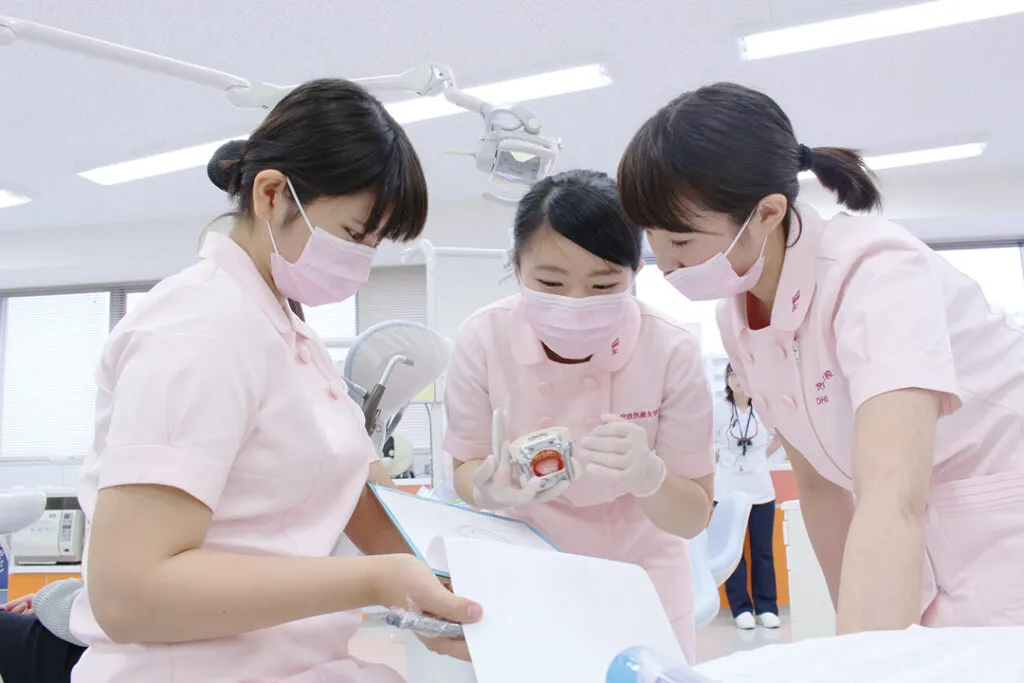 高松から医療を支える穴吹医療大学校の圧倒的合格率と学費の真相
