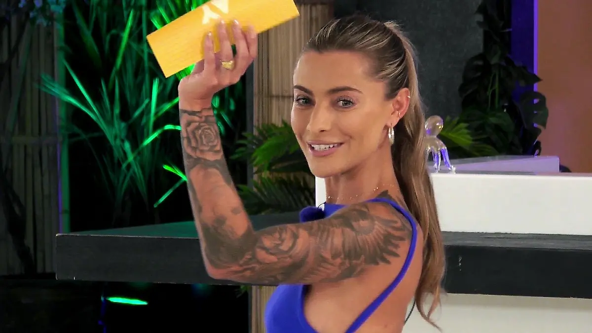 Sophia Thomalla Turns Heads with Bold Orange Look During the Us Open