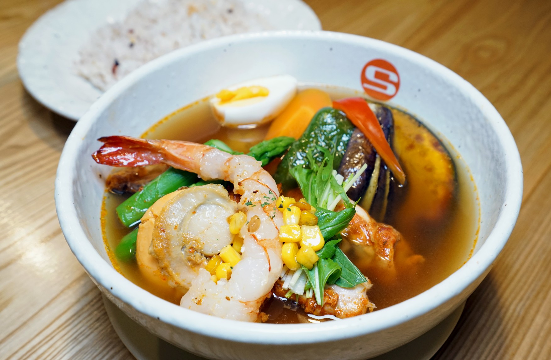 なぜ深夜に行列が？すすきのスープカレー名店比較と地元民が愛する穴場徹底解説
