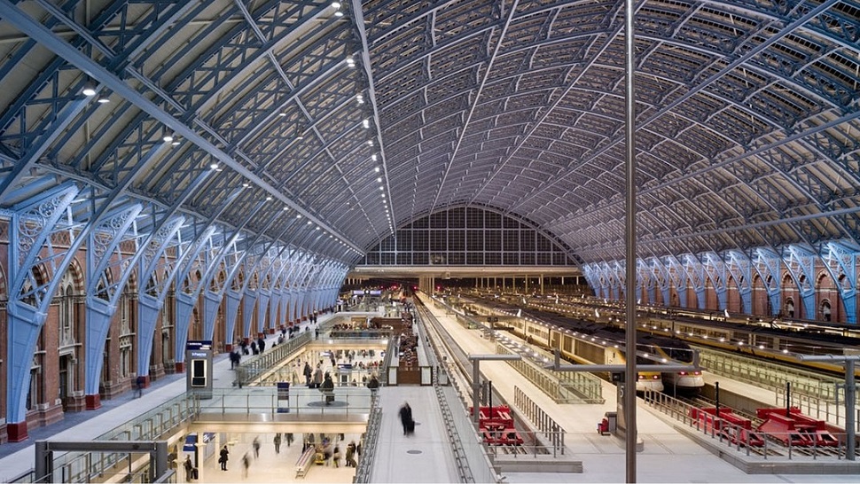 Biggest Train Station in Uk