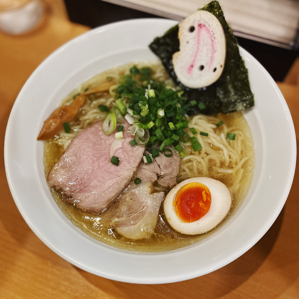 すすきの深夜行列の頂点！麺屋すずらんの味と混雑回避術を徹底解剖