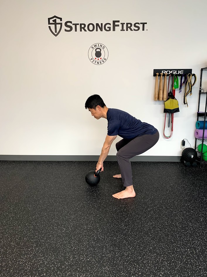 ケトルベルデッドリフトで腰を痛める原因とは？正しいフォームと重量目安