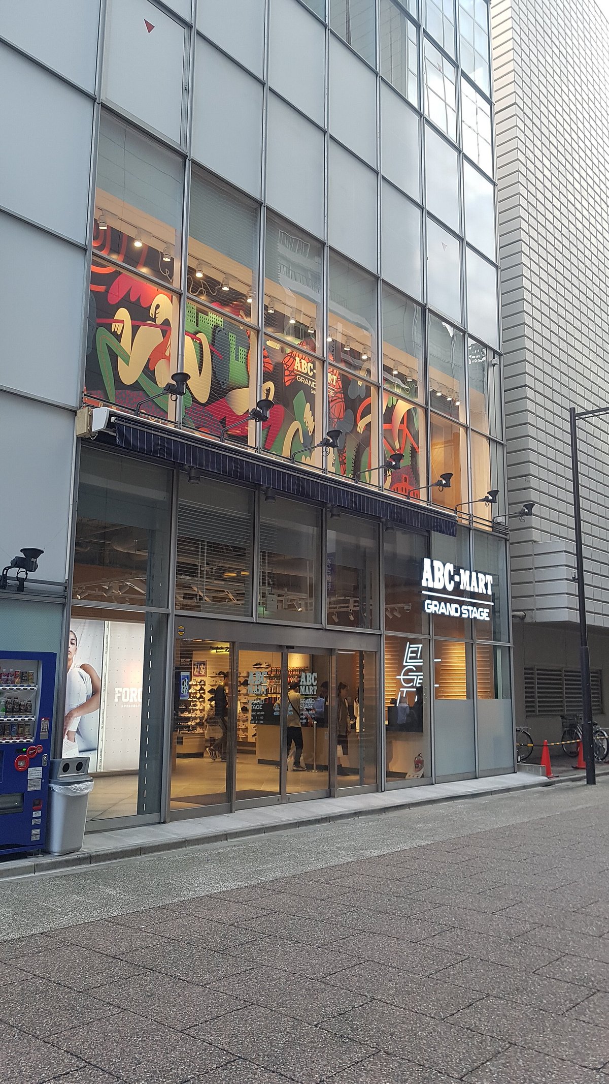 Abcマートグランドステージ銀座で限定スニーカーは買える？抽選・フロア徹底解説