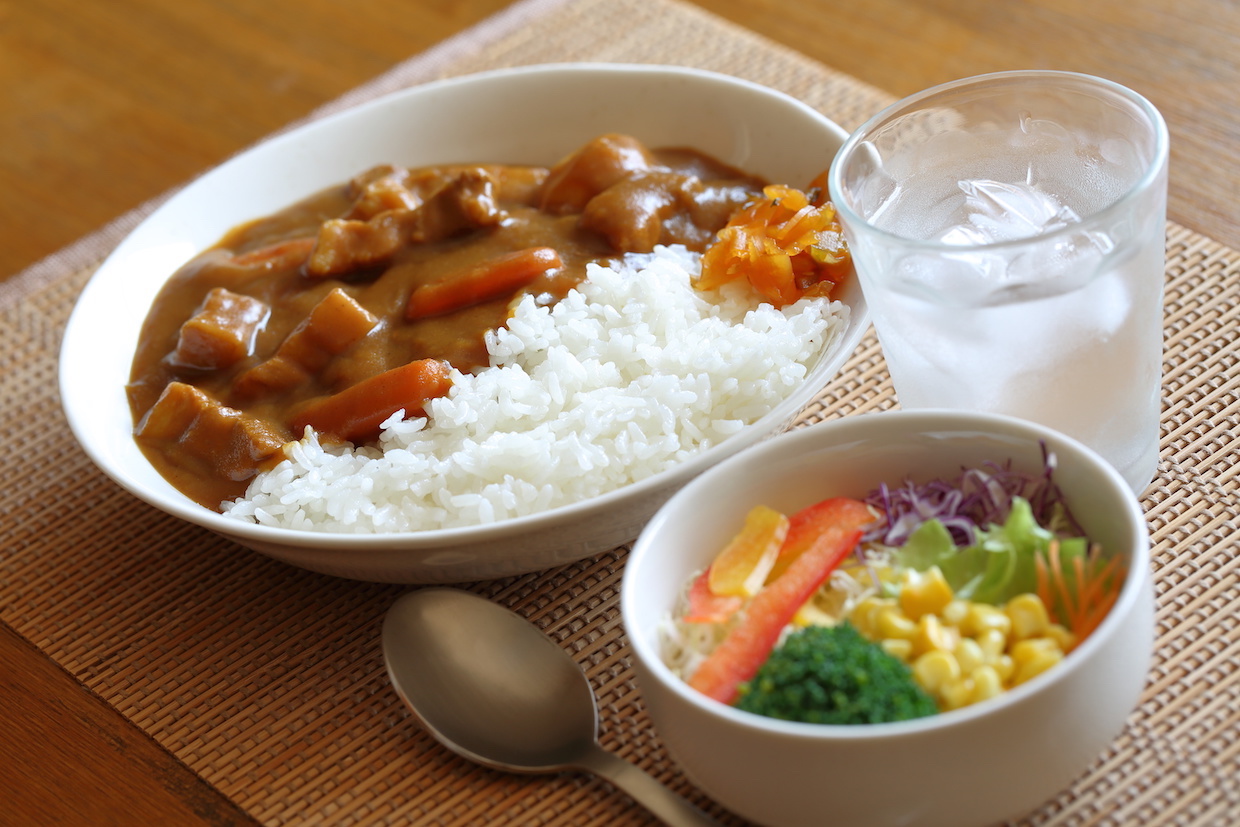 カレーライスの副菜完全決定版！栄養と満足度を高める献立黄金比