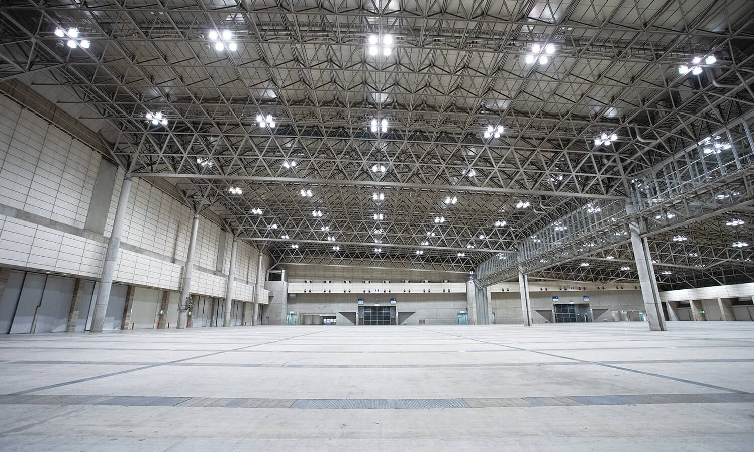 幕張メッセ現地攻略ガイド！混雑回避の穴場ルートとロッカー活用法