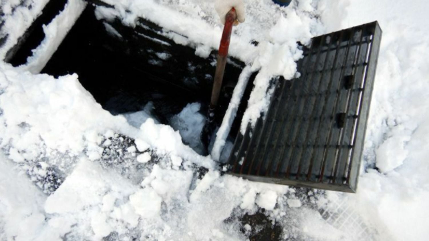 豪雪地帯を救う流雪溝の仕組みと実態！消雪パイプとの違いや事故防止策