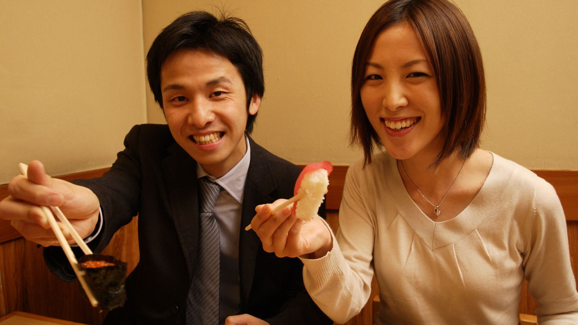 回転寿司デートはあり？勝率を上げる最新名店＆マナー極秘解説