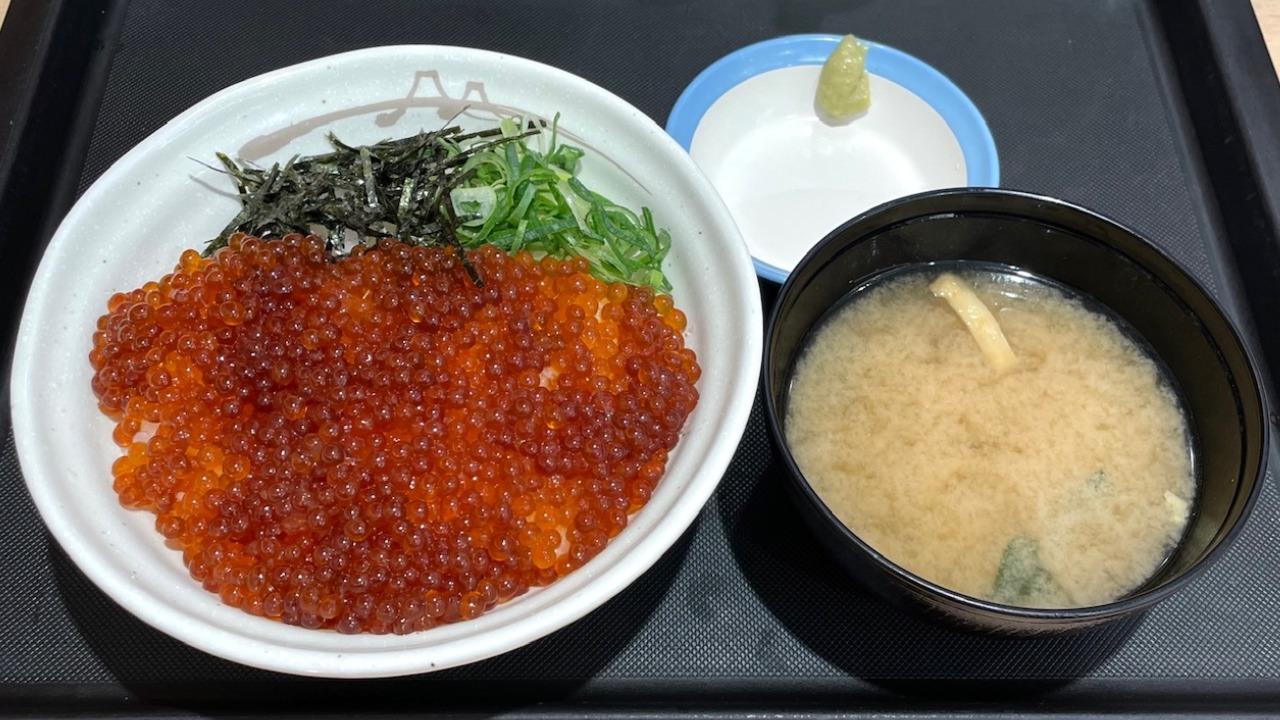 すき家と松屋のいくら丼を徹底比較！値段・ボリューム・味の勝者は